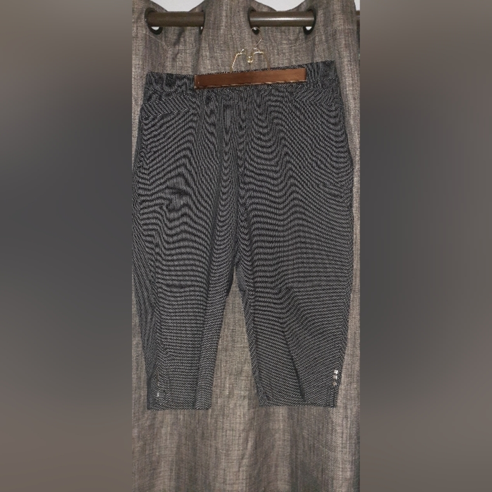 Cj banks signature slimming capris polkadot